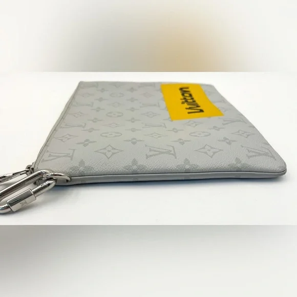 Louis Vuitton White Monogram Antarctica Zip Pouch O-Case Clutch - Picture 5 of 9